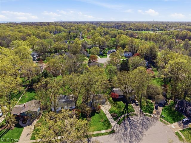 613 Welshire Drive, Bay Village, OH 44140