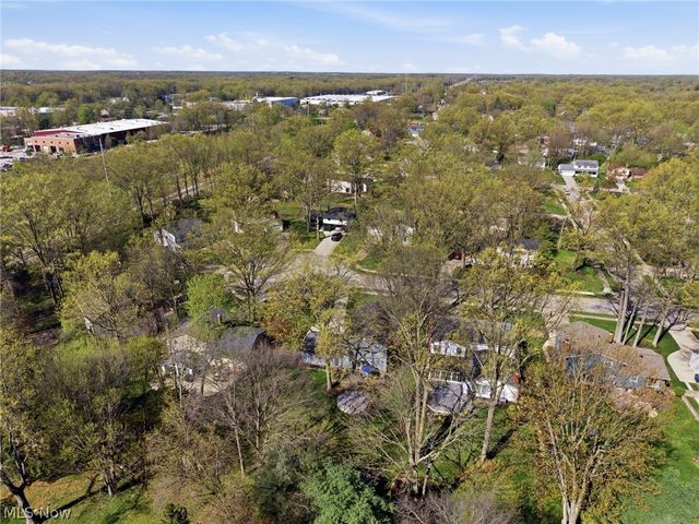 613 Welshire Drive, Bay Village, OH 44140