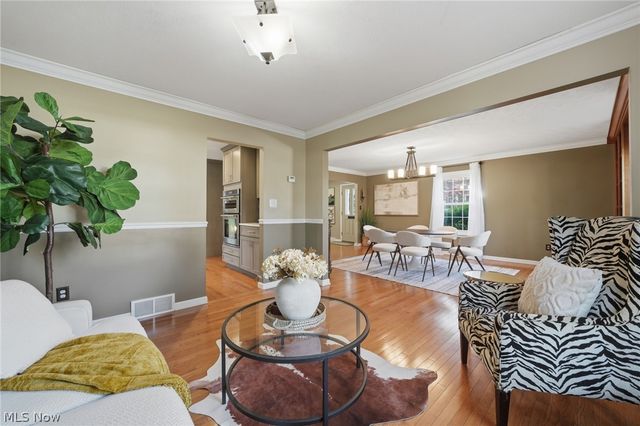 613 Welshire Drive, Bay Village, OH 44140