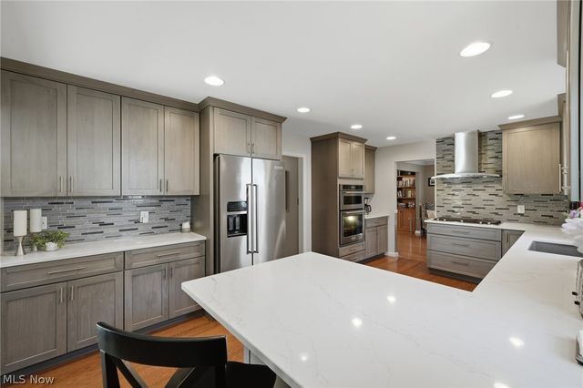 613 Welshire Drive, Bay Village, OH 44140