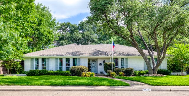 4829 Harvest Hill Road, Dallas, TX 75244