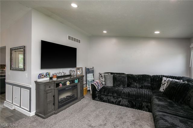 8318 Kellydale Street NW, Massillon, OH 44646