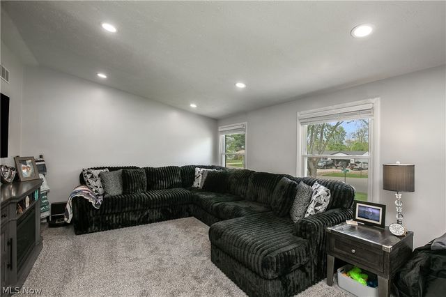 8318 Kellydale Street NW, Massillon, OH 44646
