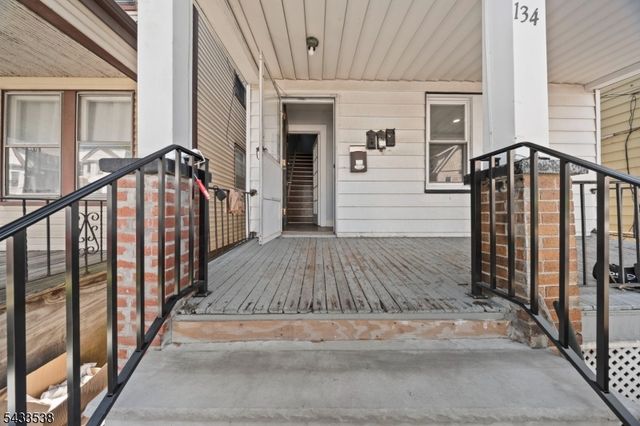 134 Dewey St, Newark City, NJ 07112