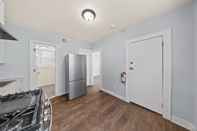 134 Dewey St, Newark City, NJ 07112