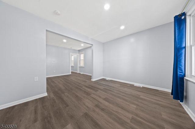 134 Dewey St, Newark City, NJ 07112