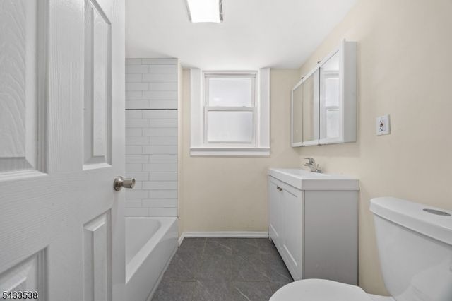 134 Dewey St, Newark City, NJ 07112