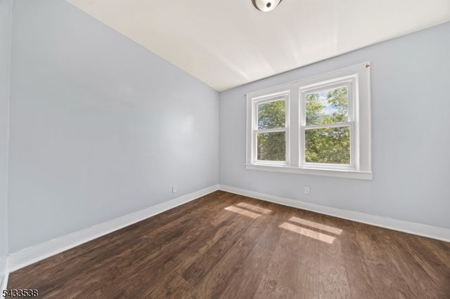134 Dewey St, Newark City, NJ 07112