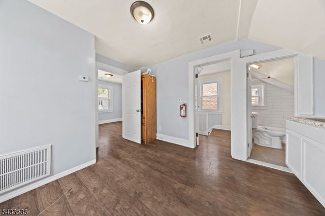 134 Dewey St, Newark City, NJ 07112