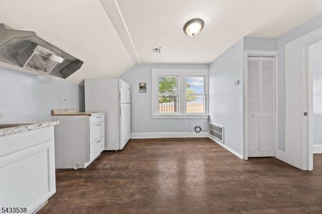 134 Dewey St, Newark City, NJ 07112