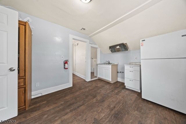 134 Dewey St, Newark City, NJ 07112