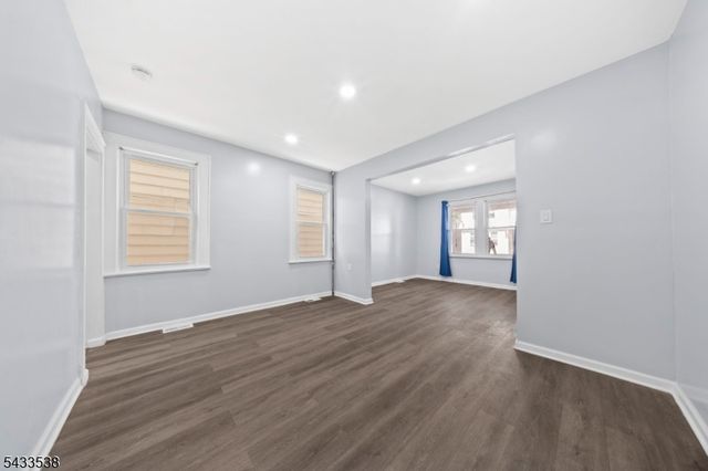 134 Dewey St, Newark City, NJ 07112