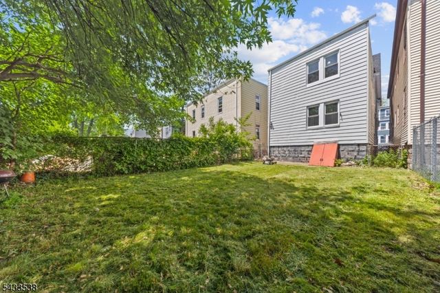 134 Dewey St, Newark City, NJ 07112