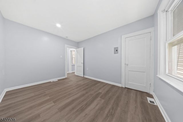 134 Dewey St, Newark City, NJ 07112