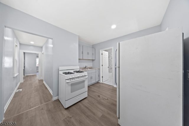 134 Dewey St, Newark City, NJ 07112