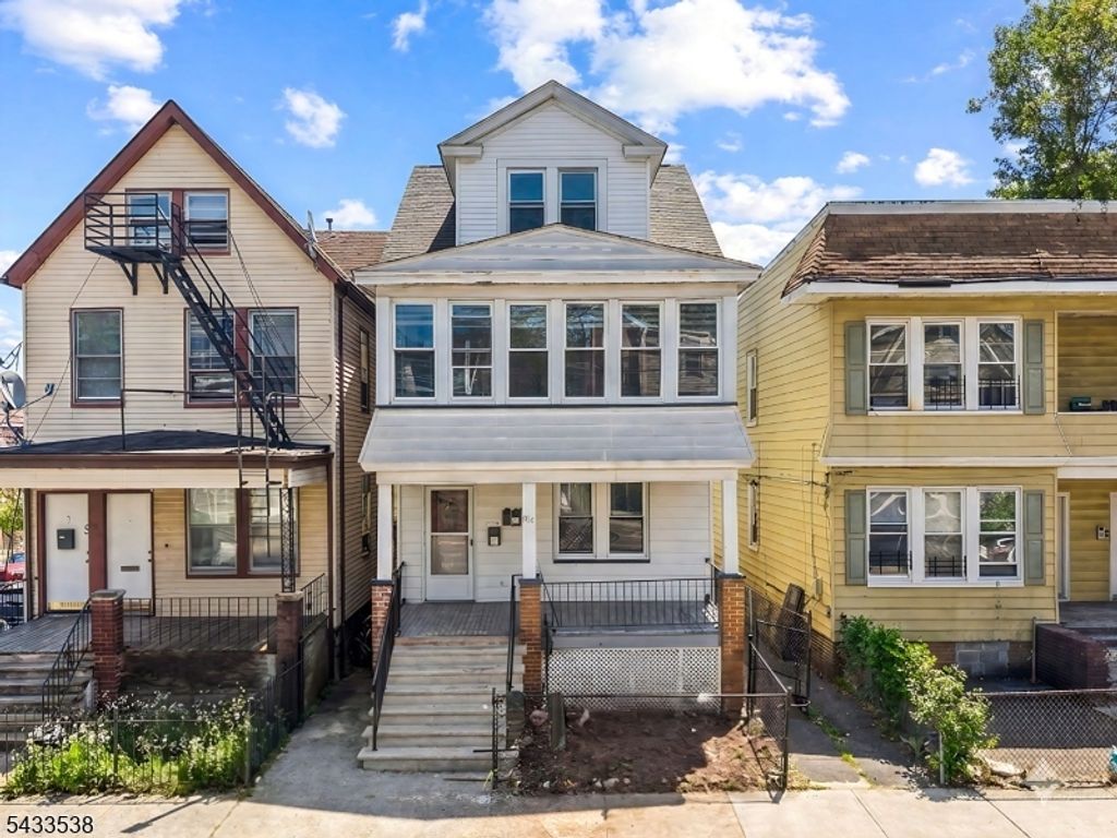 134 Dewey St, Newark City, NJ 07112