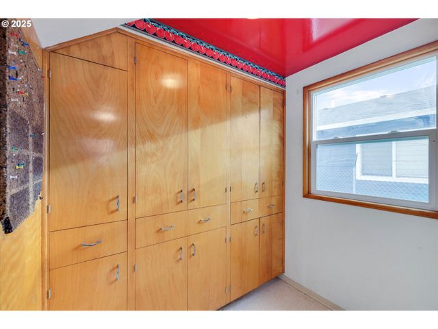 8145 Se 65TH Ave, Portland, OR 97206