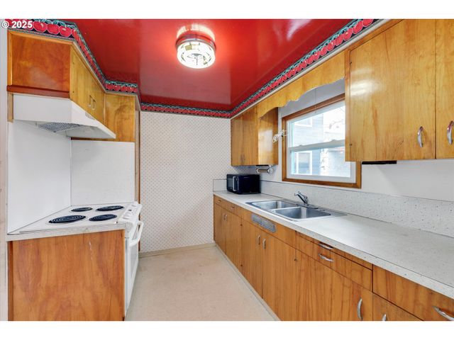 8145 Se 65TH Ave, Portland, OR 97206