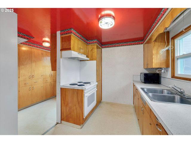 8145 Se 65TH Ave, Portland, OR 97206