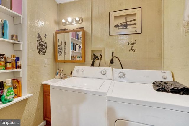 1425 W KING ST, York, PA 17404