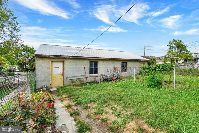 1425 W KING ST, York, PA 17404