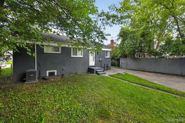 1960 Lexington Parkway, Inkster, MI 48141