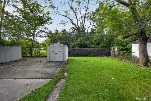 1960 Lexington Parkway, Inkster, MI 48141
