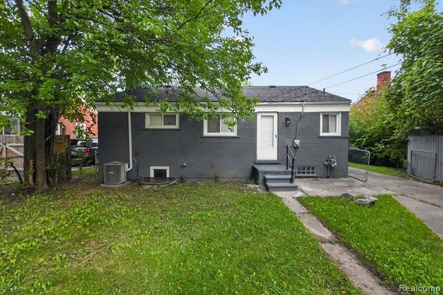 1960 Lexington Parkway, Inkster, MI 48141