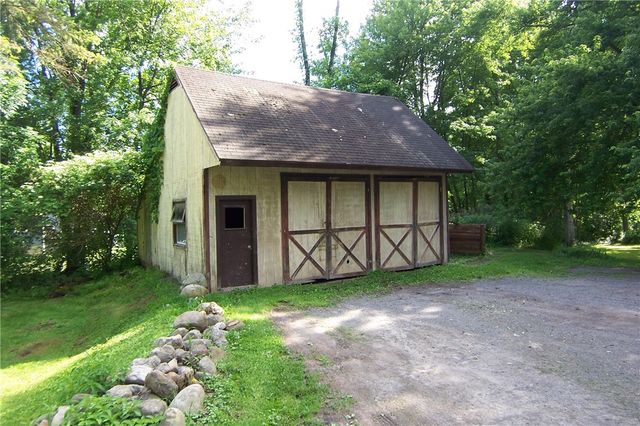 2579 Daansen Rd, Palmyra, NY 14522