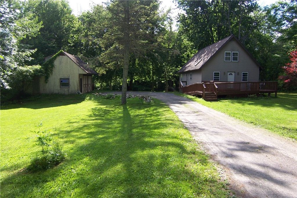 2579 Daansen Rd, Palmyra, NY 14522