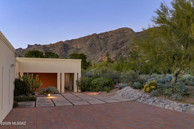 4941 E Mission Hill Place, Tucson, AZ 85718