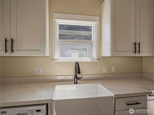 1615 E Wright Avenue, Tacoma, WA 98404