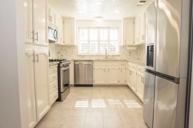 121 Magnolia Avenue, Clovis, CA 93611