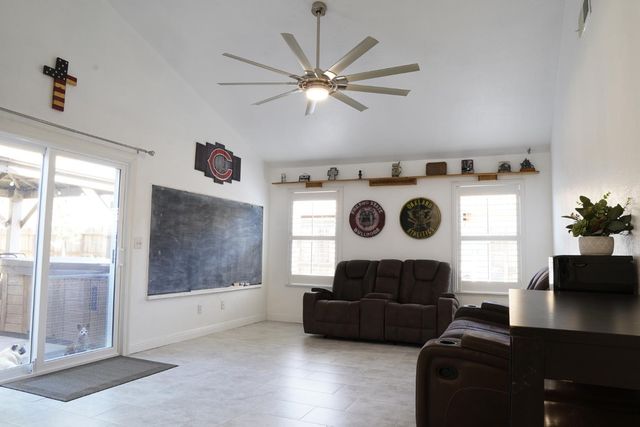 121 Magnolia Avenue, Clovis, CA 93611