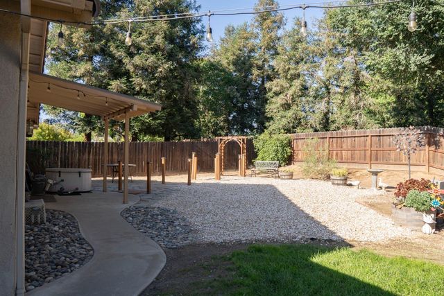 121 Magnolia Avenue, Clovis, CA 93611