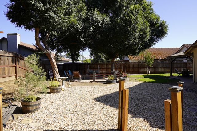 121 Magnolia Avenue, Clovis, CA 93611
