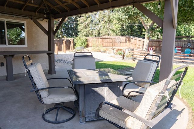 121 Magnolia Avenue, Clovis, CA 93611