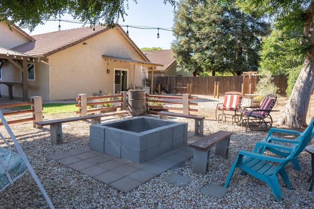 121 Magnolia Avenue, Clovis, CA 93611