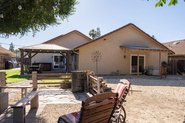 121 Magnolia Avenue, Clovis, CA 93611