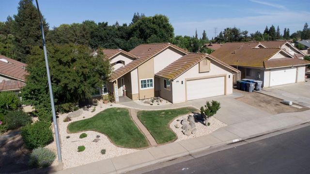 121 Magnolia Avenue, Clovis, CA 93611