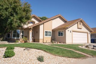 121 Magnolia Avenue, Clovis, CA 93611
