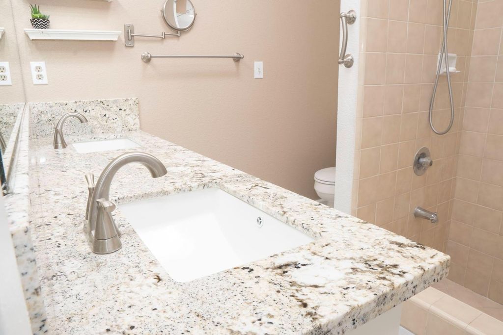 Image 29 of property listing at 121 Magnolia Avenue, Clovis, CA 93611