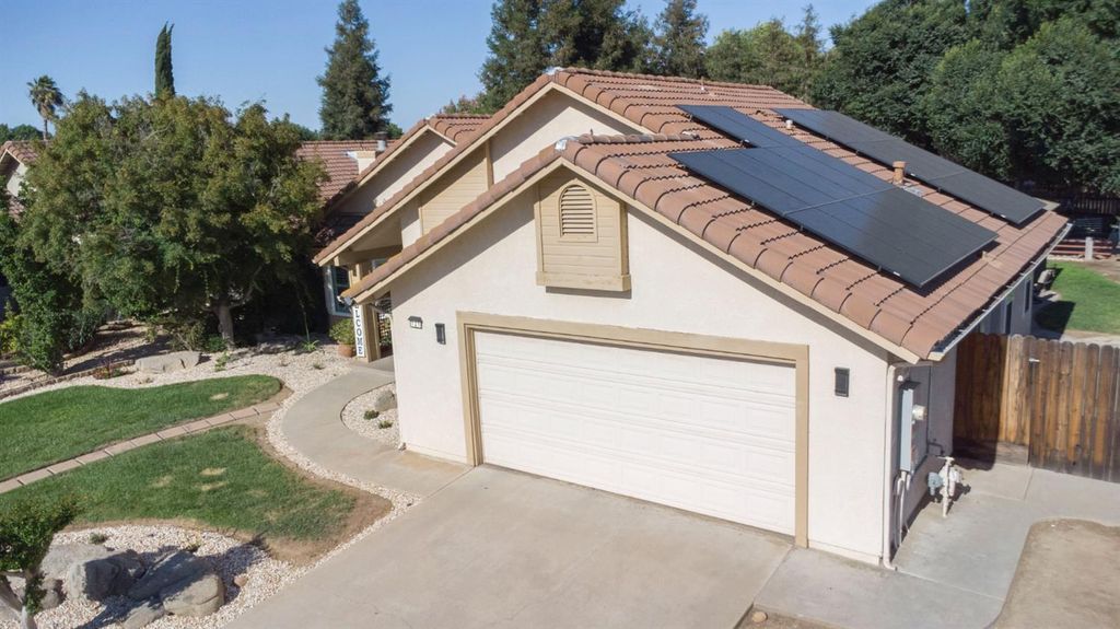 Image 46 of property listing at 121 Magnolia Avenue, Clovis, CA 93611