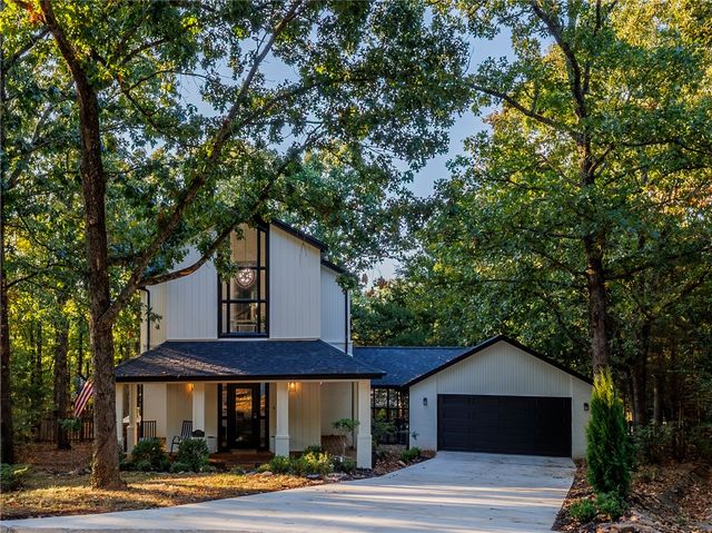 3215 Wroxton Court, Fayetteville, AR 72703