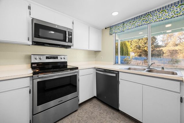 3 Stallion Ct, Oroville, CA 95966