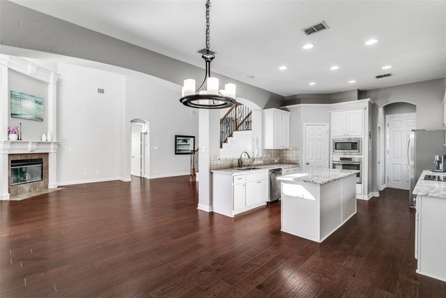 869 Winchester Drive, Lewisville, TX 75056