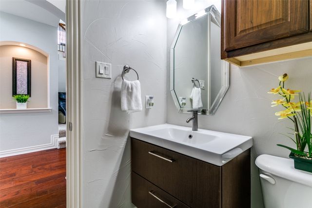 869 Winchester Drive, Lewisville, TX 75056