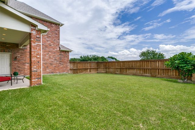 869 Winchester Drive, Lewisville, TX 75056