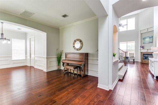 869 Winchester Drive, Lewisville, TX 75056