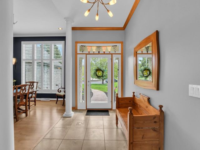 8 Lake Pointe CIRCLE, Wind Point, WI 53402